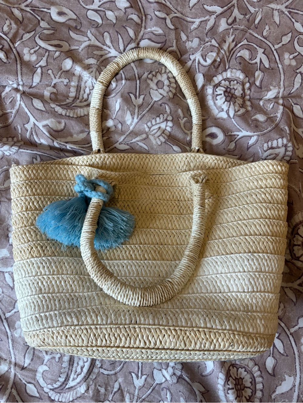 Altru | Handwoven Straw Tote Bag | Beige & White With Blue Tassel | GUC | OS